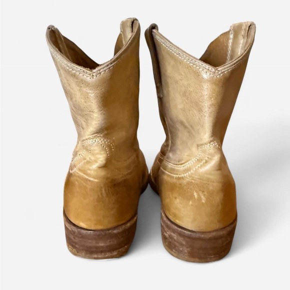 Miz Mooz Carlitos Tan Leather Cowboy Ankle Boots size 6
Coastal Cowgirl,Festival - Picture 3 of 8